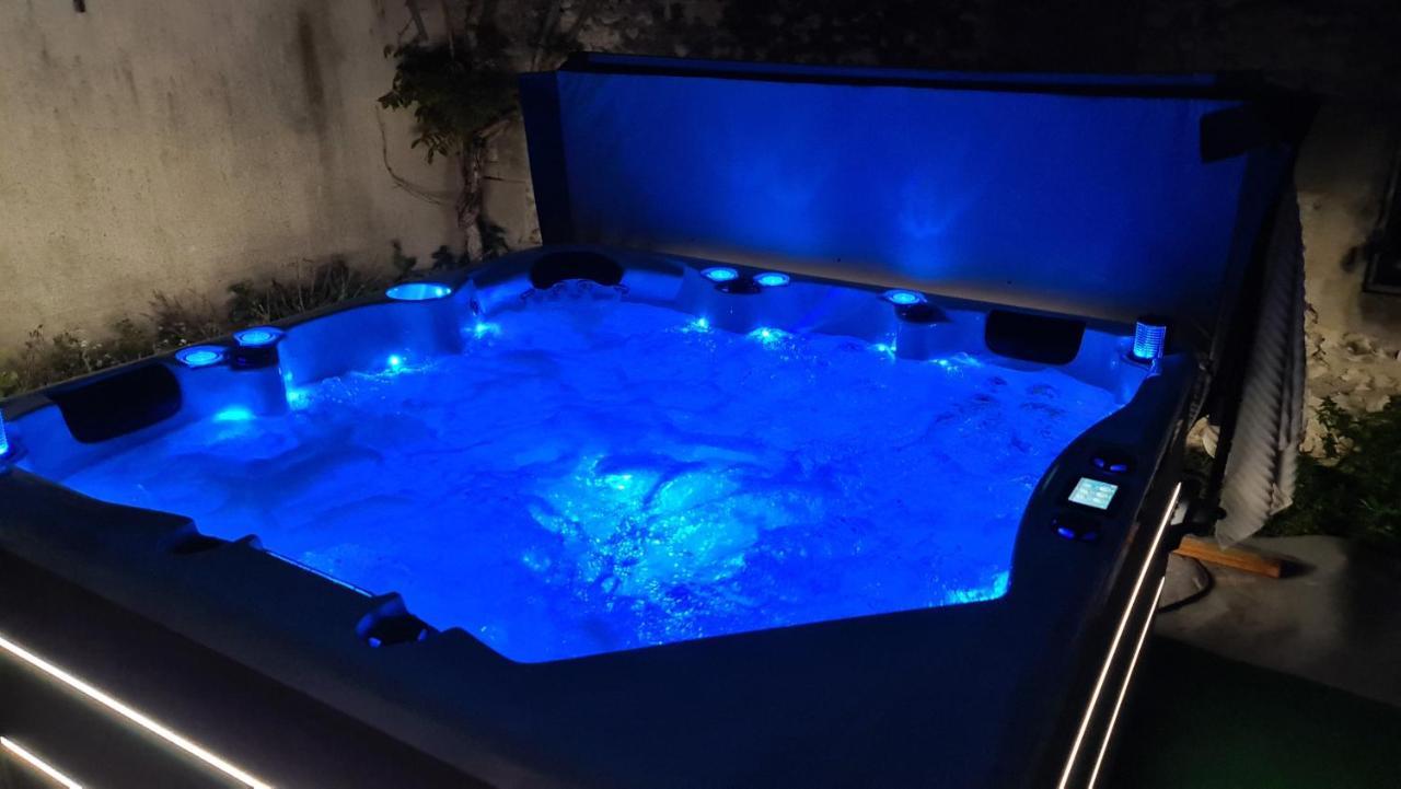 Gites De 2 A 11 Personnes Au Domaine D'Usson Echebrune エクステリア 写真