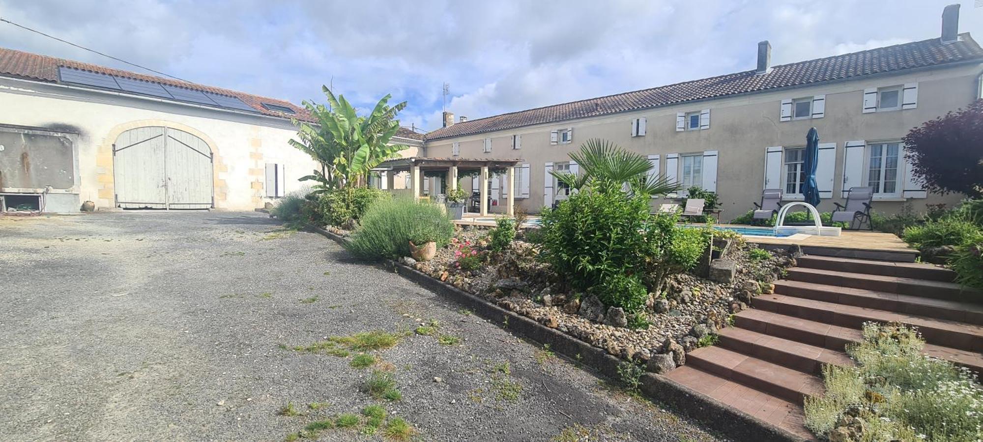 Gites De 2 A 11 Personnes Au Domaine D'Usson Echebrune エクステリア 写真